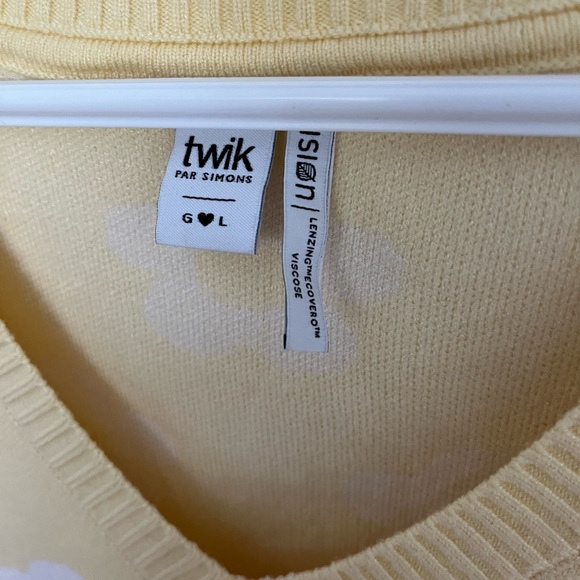 Flower Vest - Picture 3 of 3